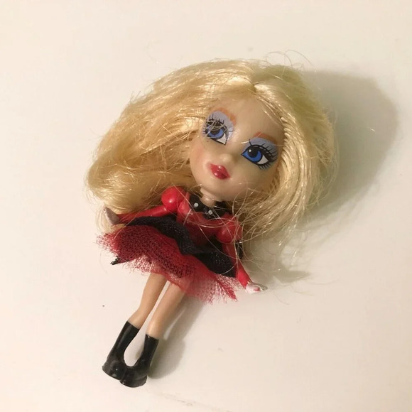Barbie Peek A Boo Petites Doll Lea of London Girls of the World - Picture 2 of 16